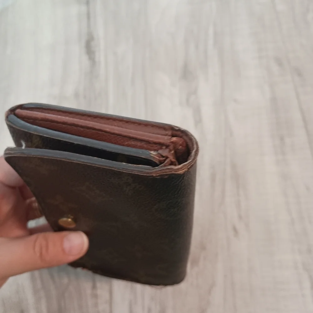 LOUIS VUITTON Monogram Porte Monnaie Billets Tresor Wallet